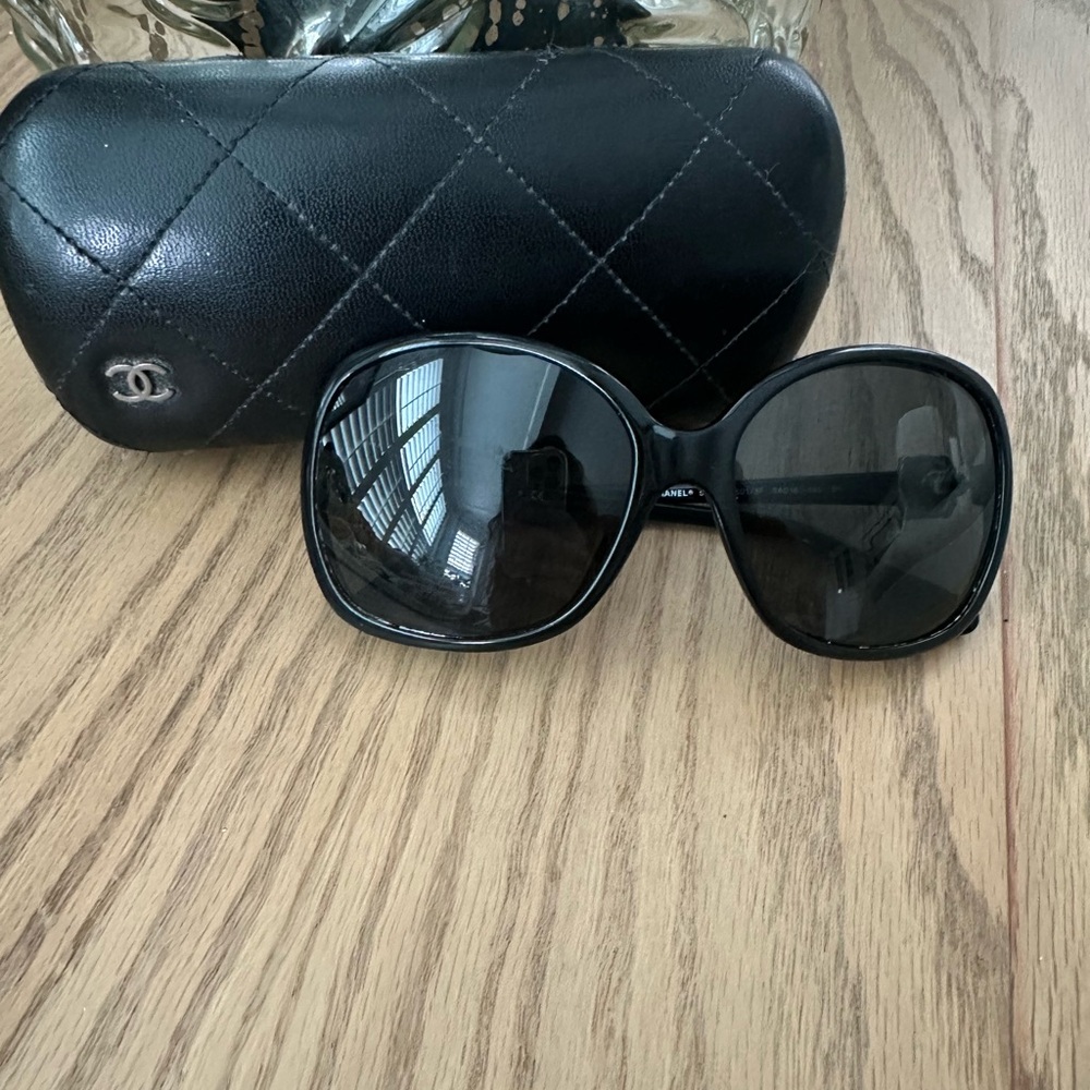 CHANEL Elegant Black Oversized CC Square Sunglasses
